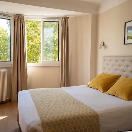 The Originals City, Mondial, Otel