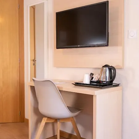The Originals City, Mondial, Otel
