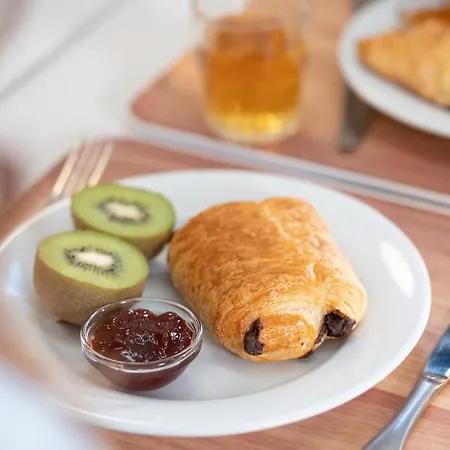 Hotel The Originals City, Mondial,