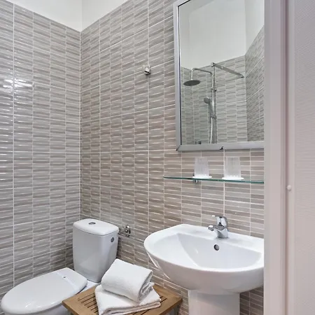 Hotel The Originals City, Mondial,