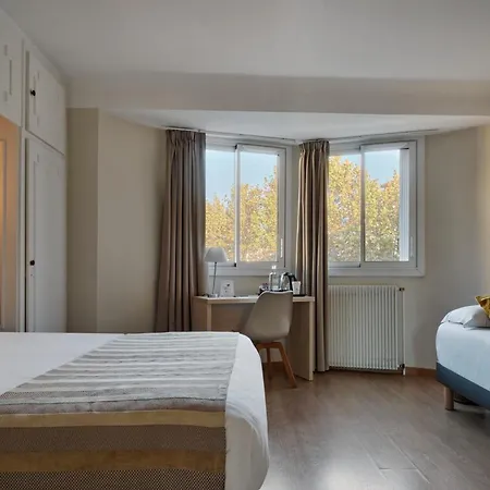 The Originals City, Mondial, Otel